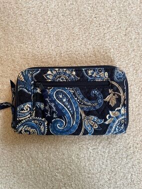 New Vera Bradley Quilted Paisley Zip Wallet in Navy and Blue with Cream